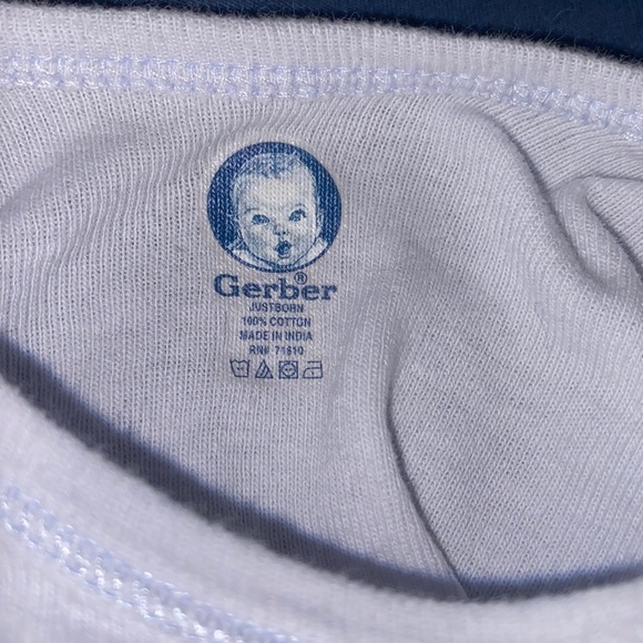 Carter’s NB jacket, and Gerber onesie - Picture 7 of 8